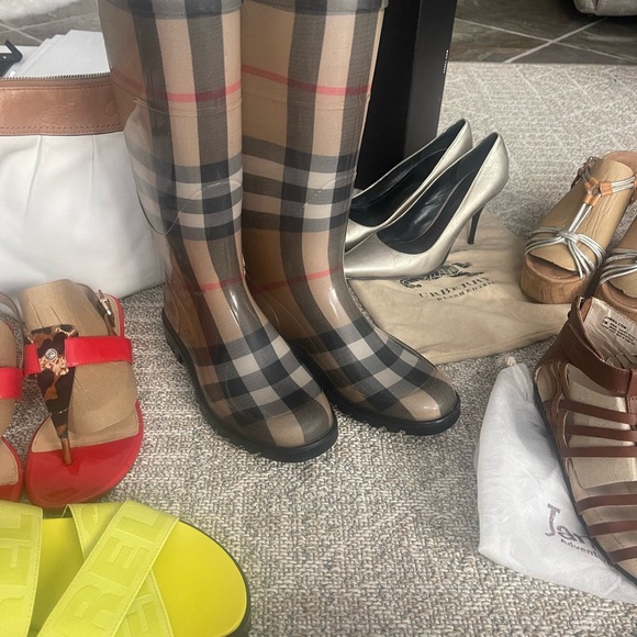 Burberry made in Italy Boots size 37(US 6.5) - Picture 4 of 6